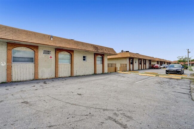 Building Photo - 5316 NW 24th Ct