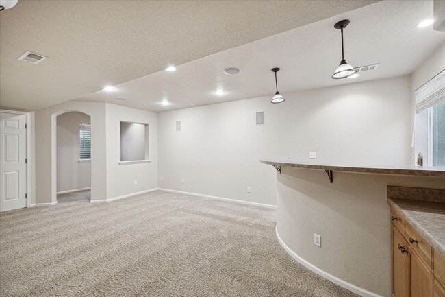 Building Photo - Wonderful 3 bedroom, 3.5 bath home in High...