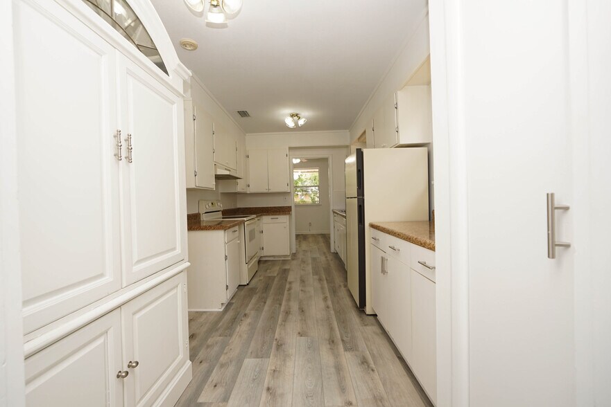 Kitchen - 62 Meigs Dr