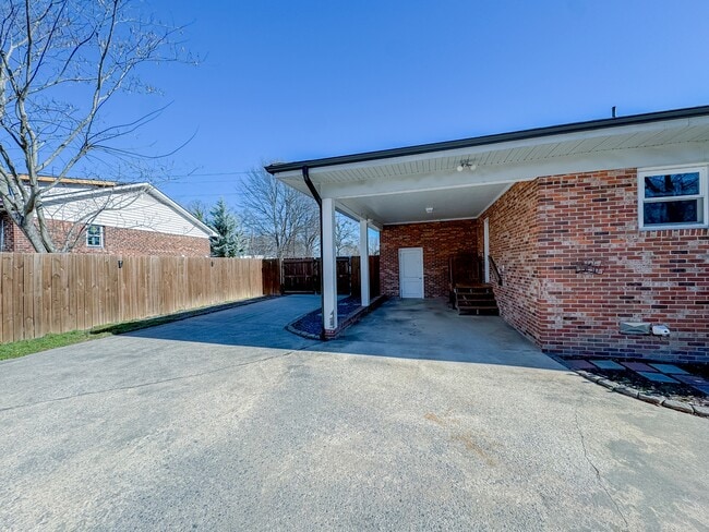 Building Photo - 13 Owens Rd