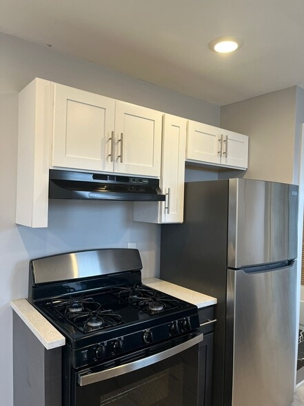 Building Photo - 212 Zabriskie St