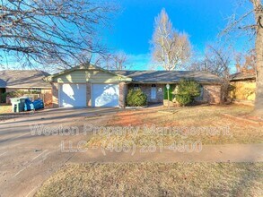 Building Photo - 1011 Crown Dr
