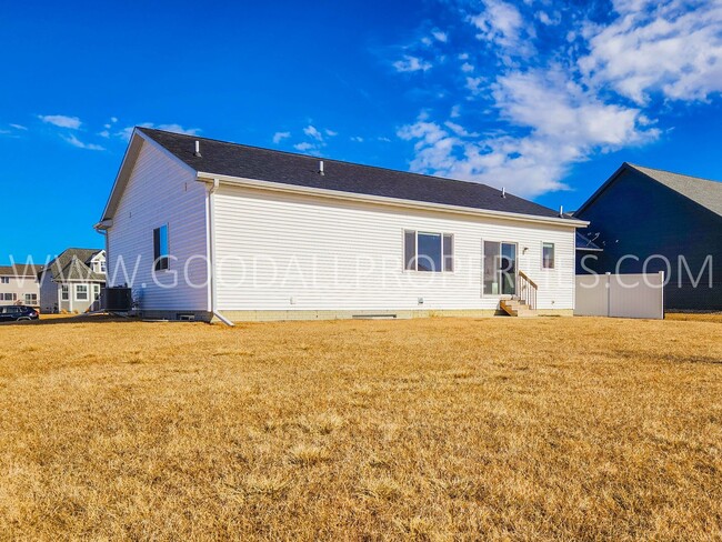 Building Photo - 4 Bedroom 3 Bathroom Ranch with a Finished Basement in Waukee