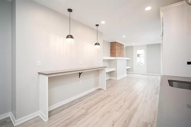 Building Photo - 1124 Voskamp St