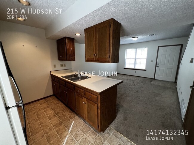 Primary Photo - 2 BED 1.5 BATH APARTMENT FOR RENT