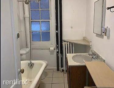 Building Photo - 1 br, 1 bath Townhome - 803 Park Ave