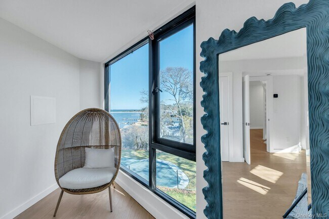 Building Photo - 10 Bay View Dr