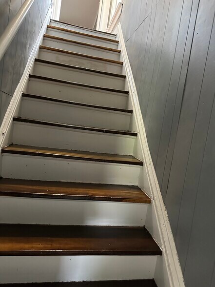 Building Photo - 1127 Wallis Ave