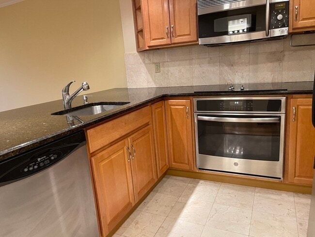 Building Photo - 20 Webster St