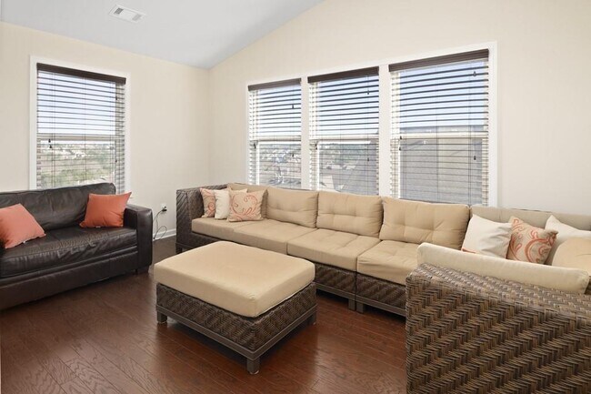 Building Photo - 4575 Brumby Ln