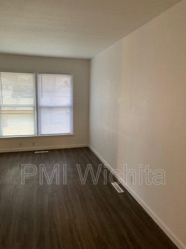 Building Photo - 2328 S Broadview St