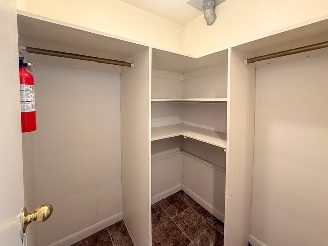 Building Photo - 227 24th St SE