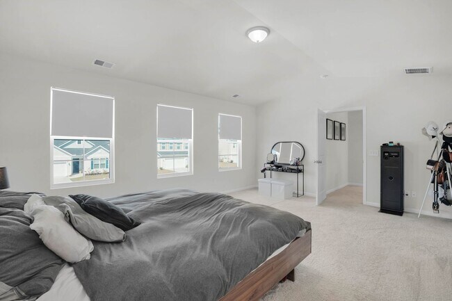 Building Photo - Bright & Welcoming 5-Bedroom Home in Richmond Hill, GA