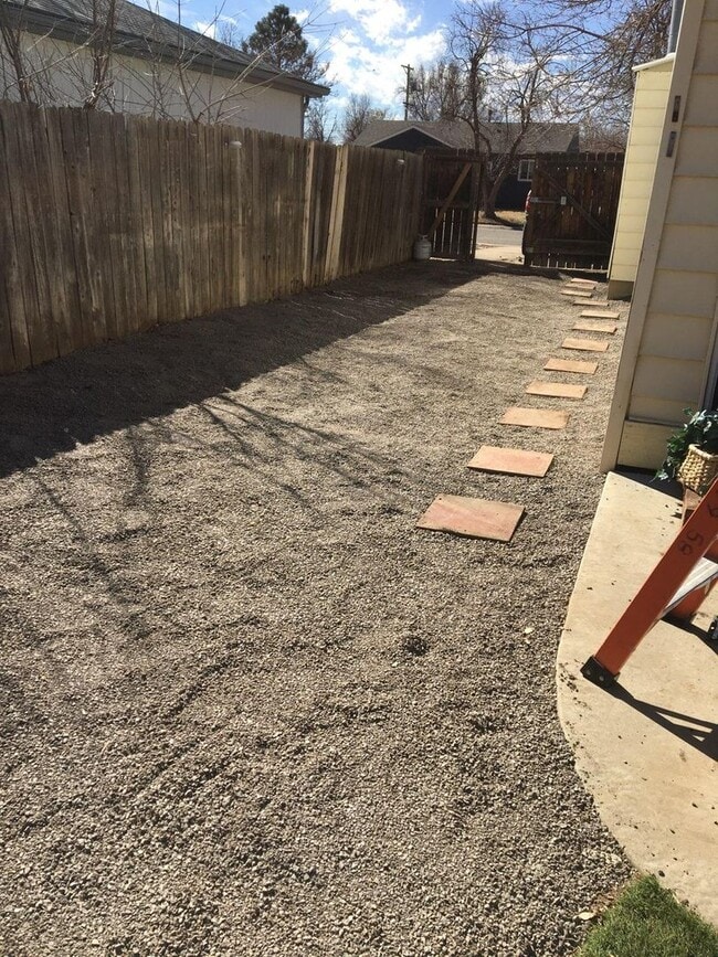 Building Photo - Great Location!  Updated Bungalow 2 bed, 1 bath with a bright open floorplan- fences yard- $500 o...