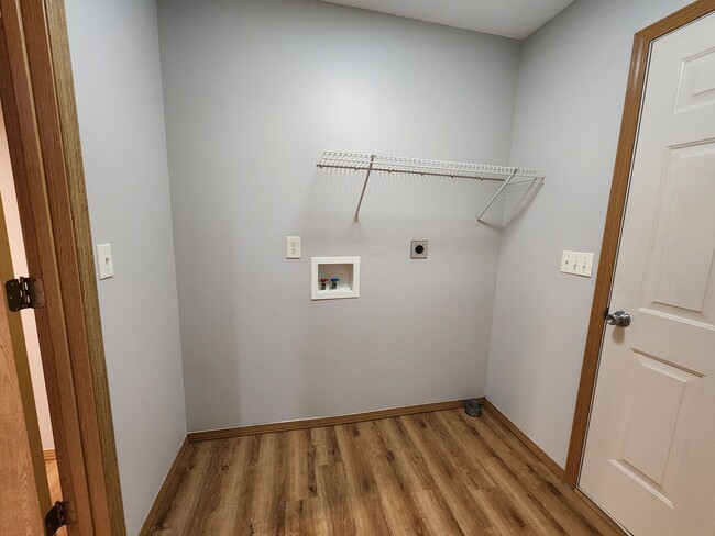 Building Photo - Spacious 2-Bedroom, 2-Bathroom Home AVAILABLE NOW!!