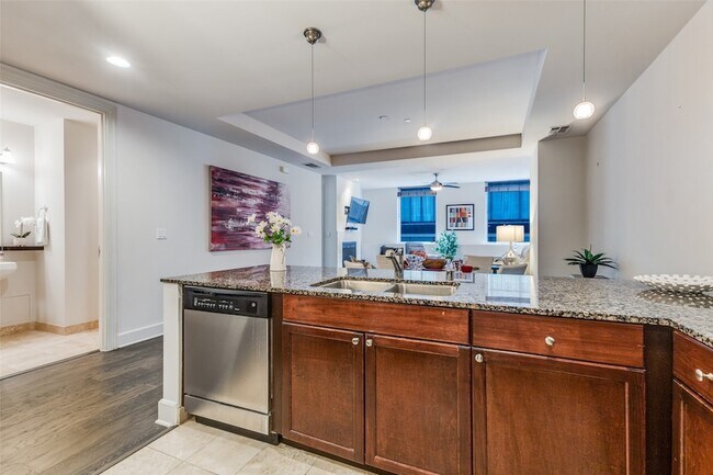 Building Photo - 1505 Elm St