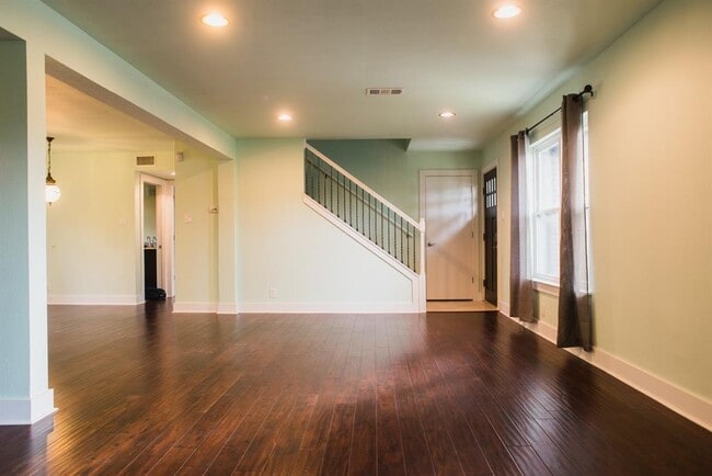 Building Photo - 2901 Gem Cir