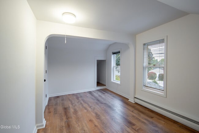 Building Photo - 37 Undine St