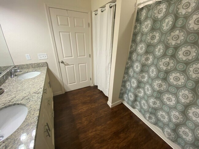 Building Photo - 5372 Diplomat Ct