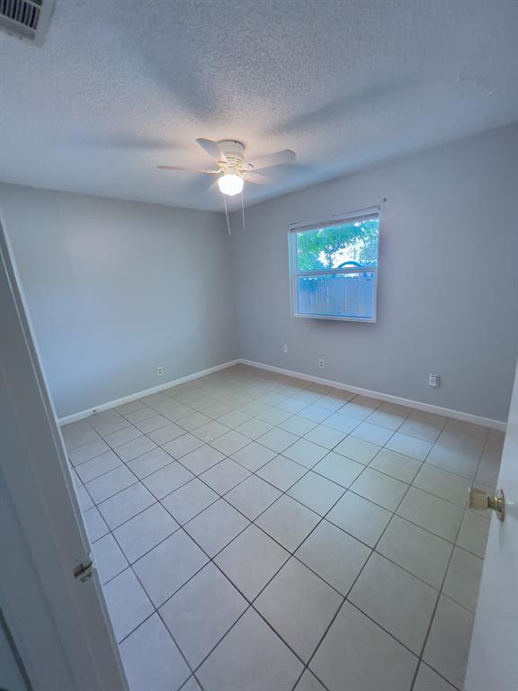 Building Photo - 9703 Roxanna Dr