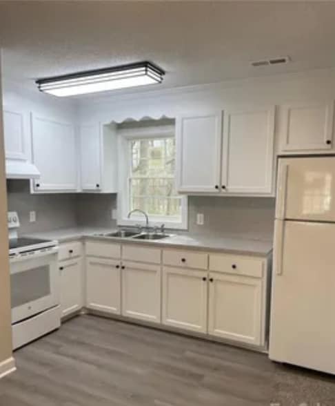 Building Photo - 60 Southbrook Dr