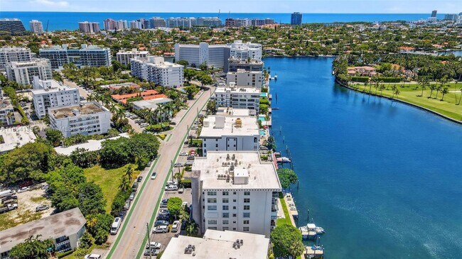 Building Photo - 9250 W Bay Harbor Dr