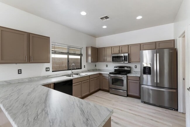 Building Photo - 45099 W Desert Cedars Ln