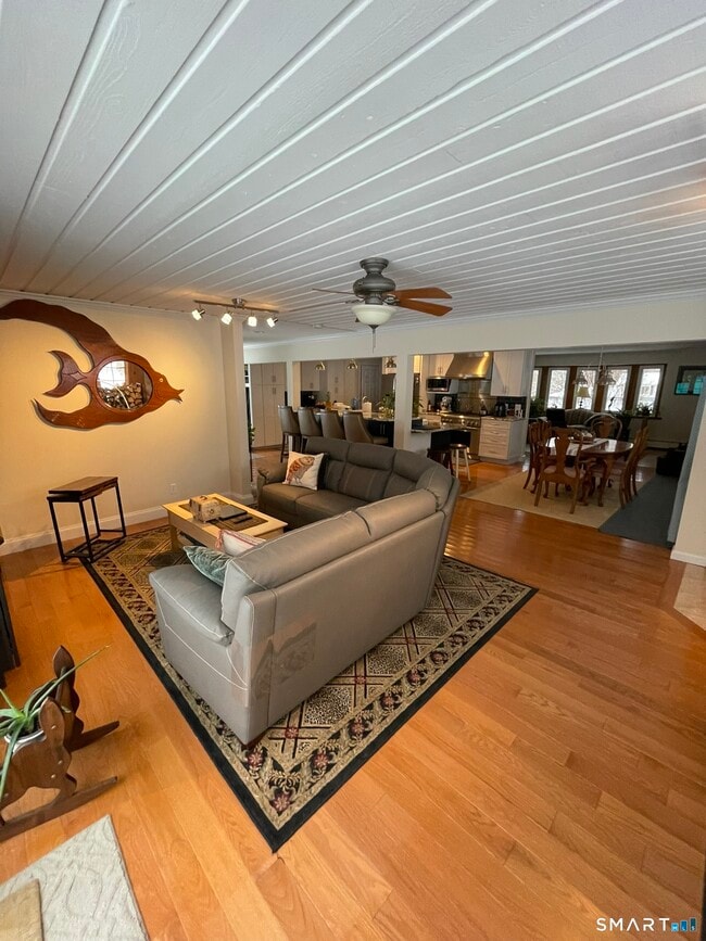 Building Photo - 51 W Lake Ave