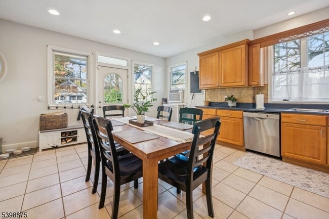 Building Photo - 258 Ridgewood Ave