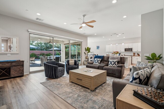 Building Photo - 51725 Pinnacle Vis Dr