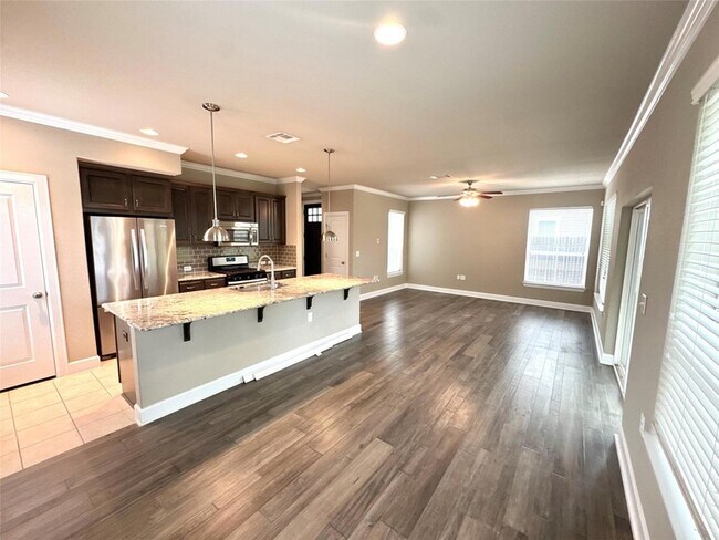Building Photo - 4705 Rosedale Ave
