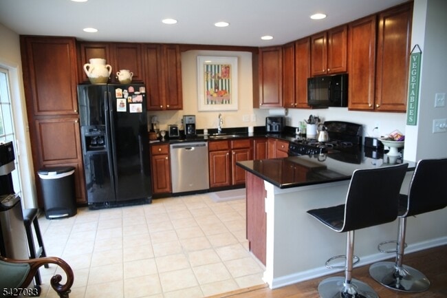 Building Photo - 18 Rosewood Ct