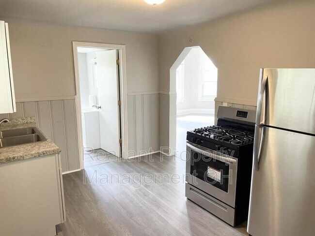 Building Photo - 2352 Harper Ave