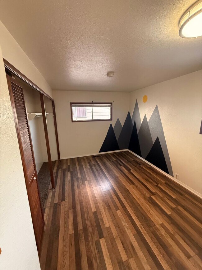 Building Photo - Charming  2 Bed 1 Bath Close to downtown and 1.9 miles to Sky Lakes Medical Center and Oregon Tech