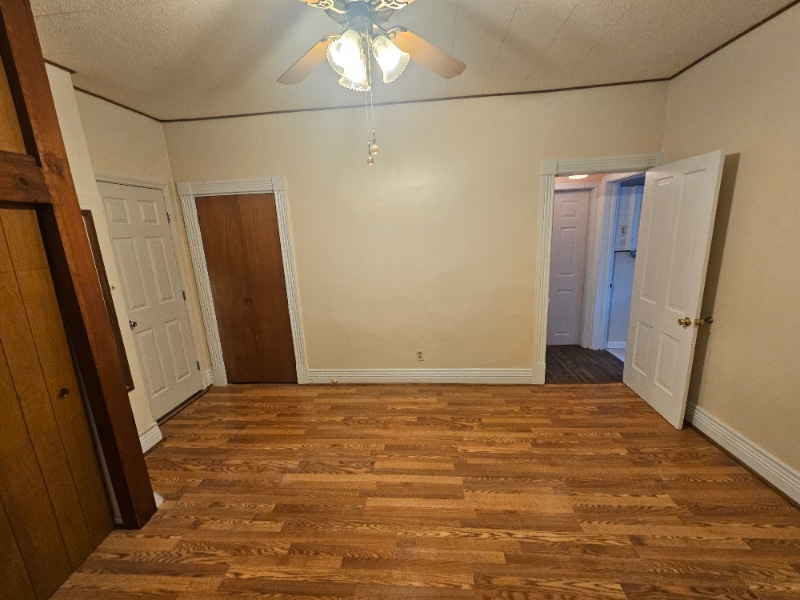 Building Photo - 1046 W 1st St