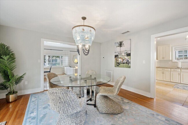 Building Photo - 221 Greymon Dr