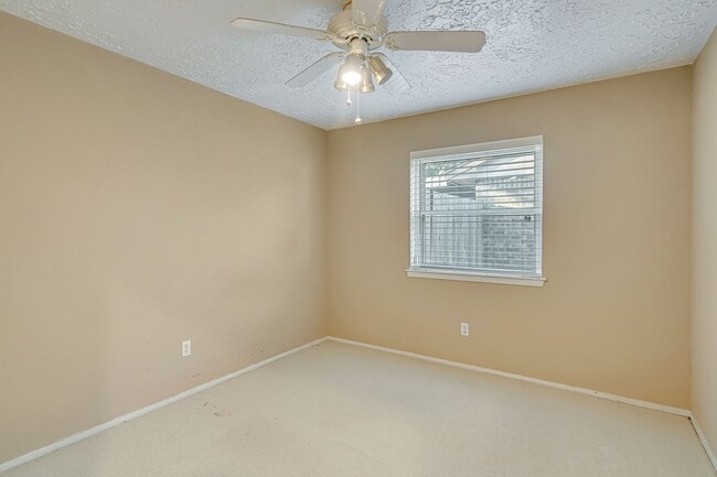 Building Photo - 20331 Pinefield Ln