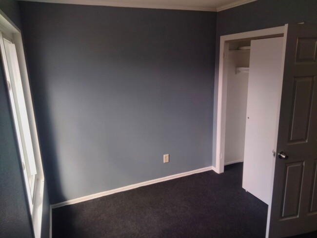 Building Photo - 137 Naugatuck St