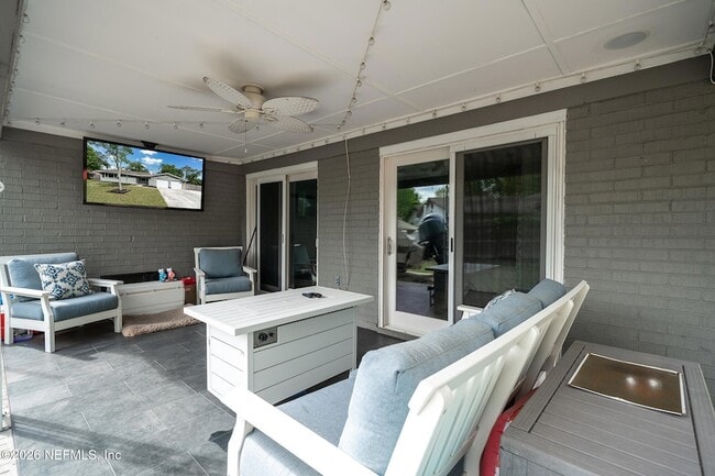 Building Photo - 972 Dostie Cir