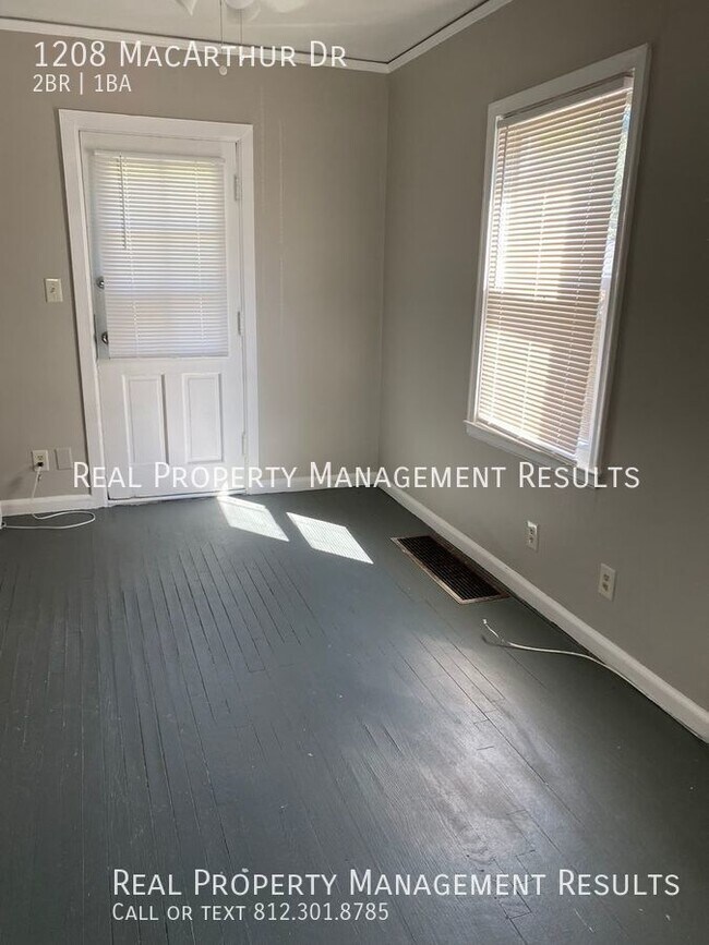 Building Photo - 2 Bedroom, 1 Bath Duplex, Eastside