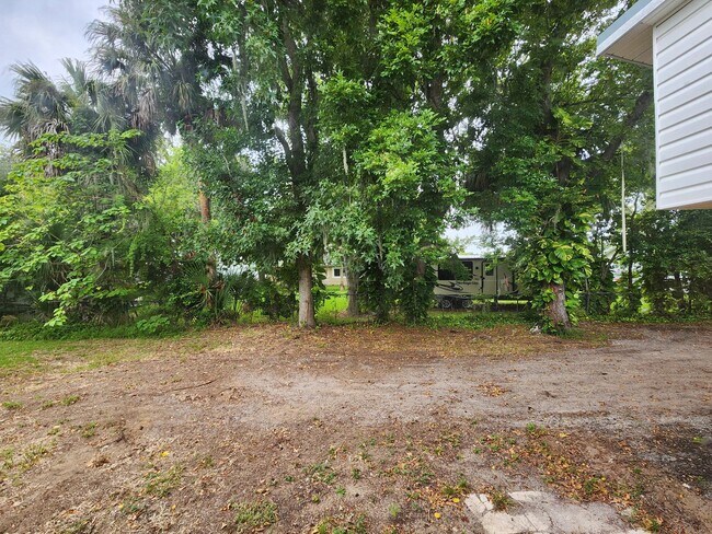 Building Photo - 4 Bedroom Single Family Home