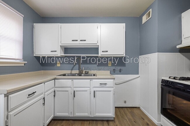 Building Photo - 1432 E Pitman Ave