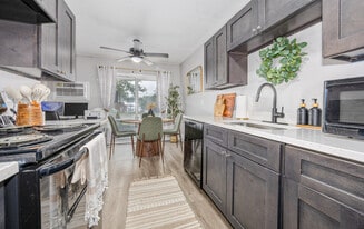 Building Photo - Heather Glen Townhomes