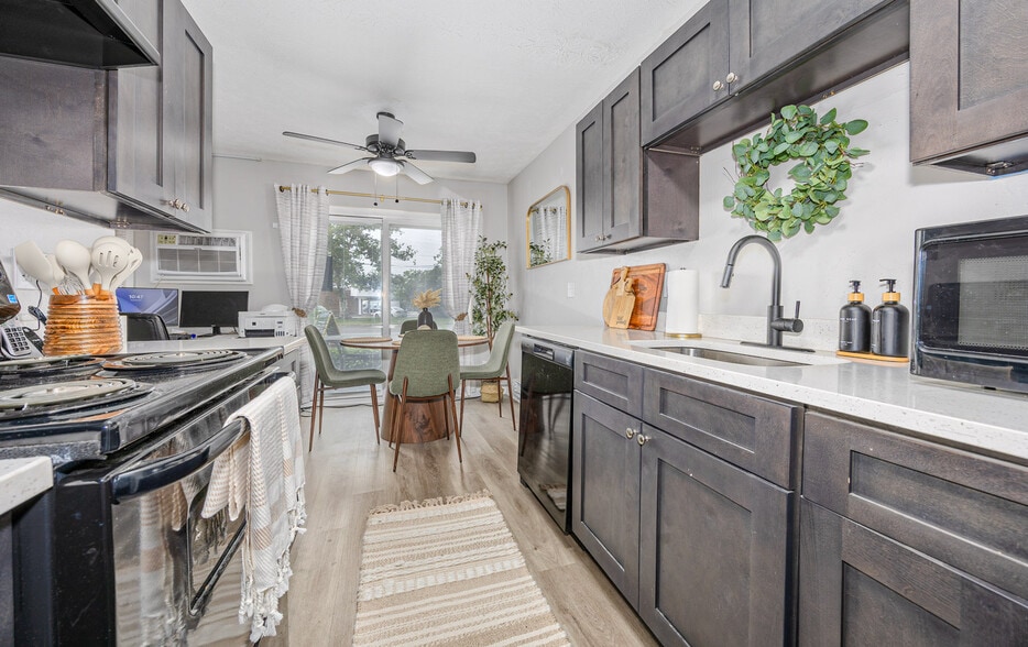 Primary Photo - Heather Glen Townhomes