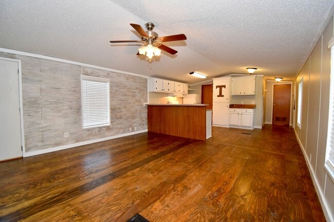 Building Photo - 3 Bedroom 2 Bath Mobile Home in Choudrant