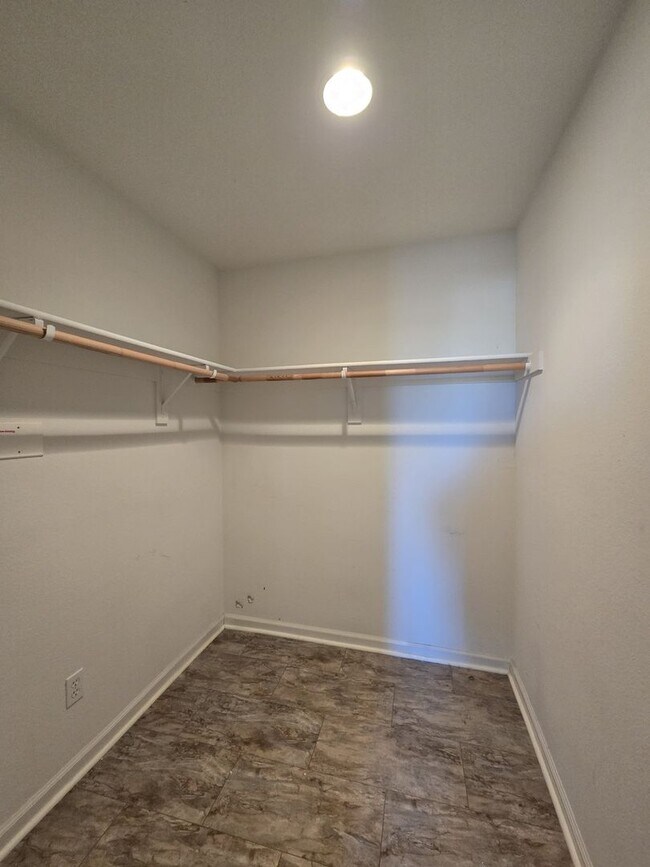 Building Photo - Stunning 3BR 3.5 BATHROOM House in Hayward