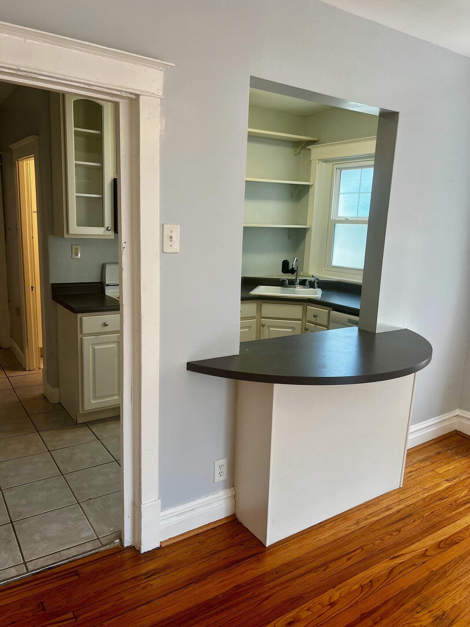 Kitchen Island - 2107 Maury Ave