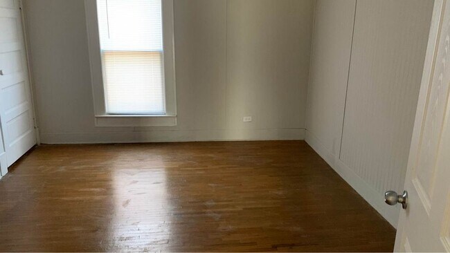 Building Photo - 313 E Newkirk St