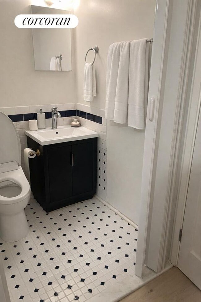 Building Photo - 253-263 W 73rd St