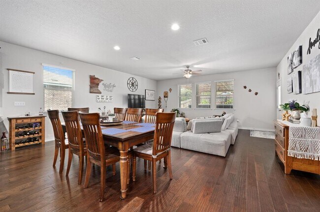 Building Photo - 4000 Harbor Point Dr